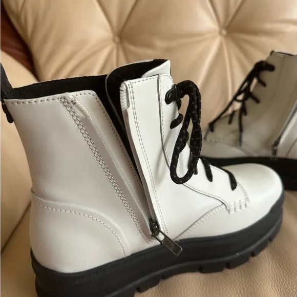 UGG Sidnee White Leather Combat Platform Chunky Boots Size 8,5