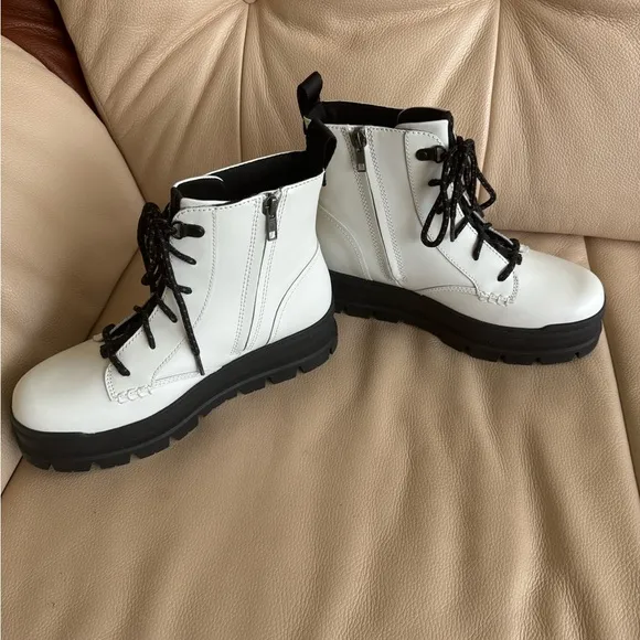 UGG Sidnee White Leather Combat Platform Chunky Boots Size 8,5