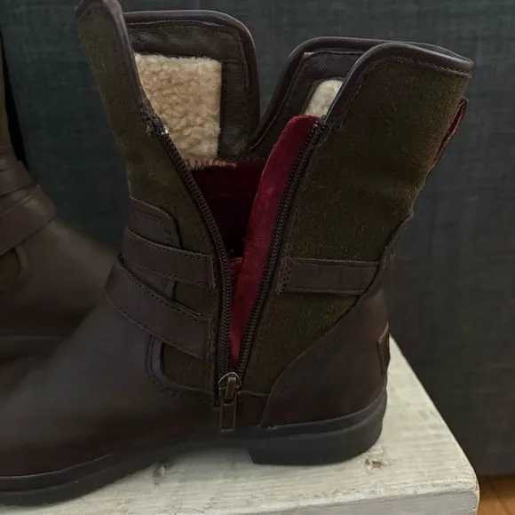 UGG Simmens Leather Waterproof Boots Brown and Green Size 8
