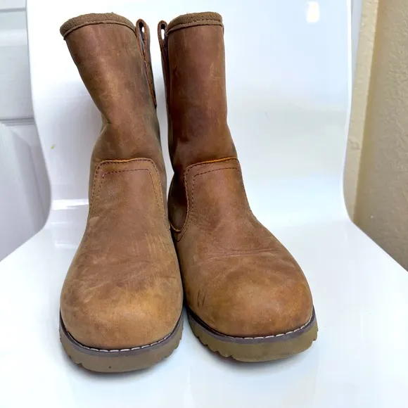 Ugg Unisex Waterproof Chestnut Boots Size 5 Kids Unisex