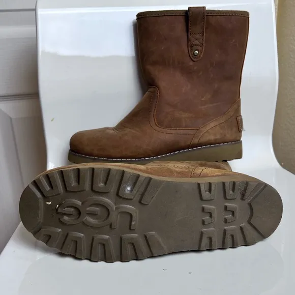 Ugg Unisex Waterproof Chestnut Boots Size 5 Kids Unisex