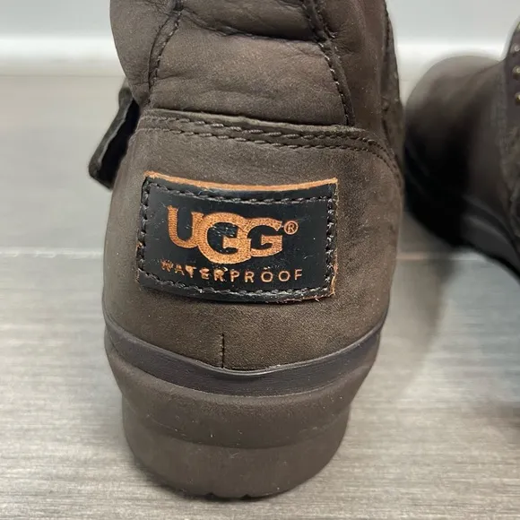 UGG Women's Jenise Winter Waterproof Insulated Rain Boots Stout Brown Size 5M US