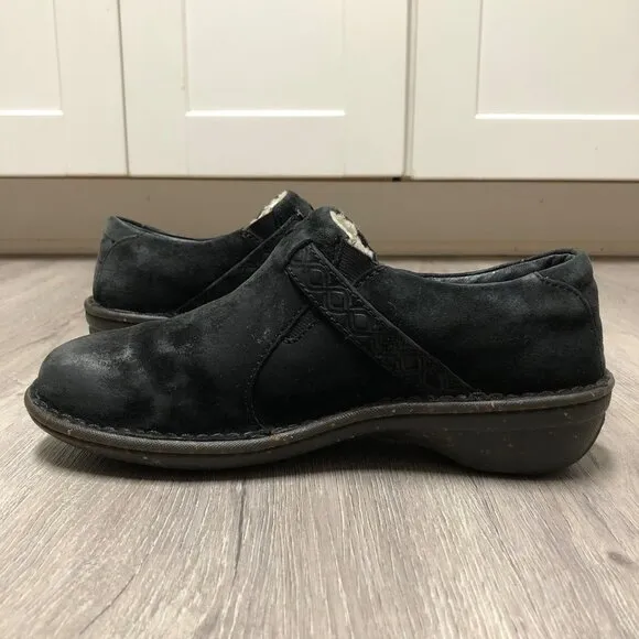 Ugg Women's Size 7 Oleander Black Suede Slip On Clog Moccasin Leather Shoes