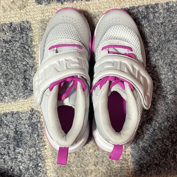 Under Armour 4Y Big Girls Sneakers Shoes Velcro Strap Lace Up New 4 Pink Gray