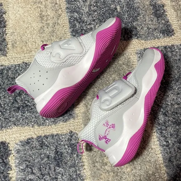Under Armour 4Y Big Girls Sneakers Shoes Velcro Strap Lace Up New 4 Pink Gray