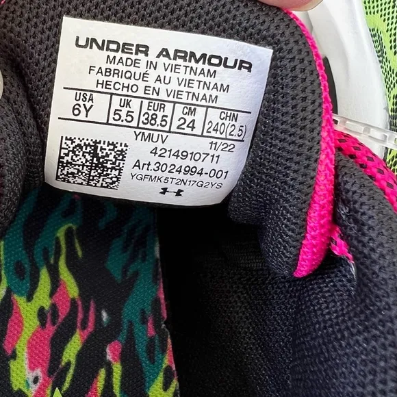 Under Armour Boys'Scramjet  Running Shoes 3024994-001 Size 6Y NEW! Multicolor