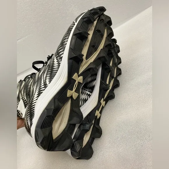 Under Armour Cleats Football Athletic Clutch Highlights Sports Shoes Men’s 11.5