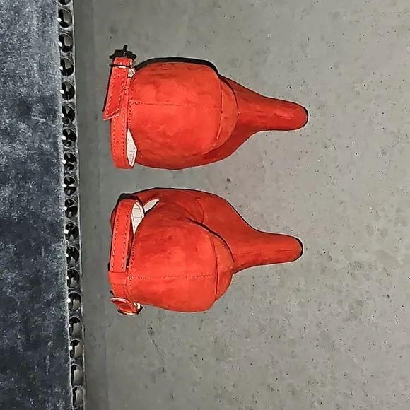 Unique Tomato Red Suede Ankle Strap Closed Unique Heels Shoes size 6