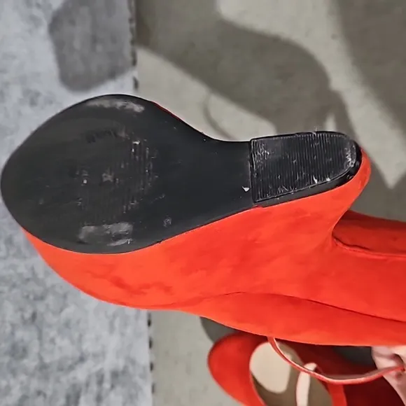 Unique Tomato Red Suede Ankle Strap Closed Unique Heels Shoes size 6
