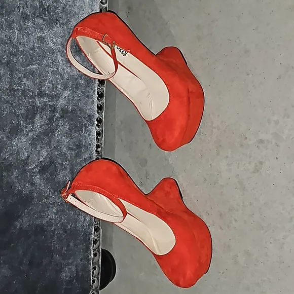 Unique Tomato Red Suede Ankle Strap Closed Unique Heels Shoes size 6