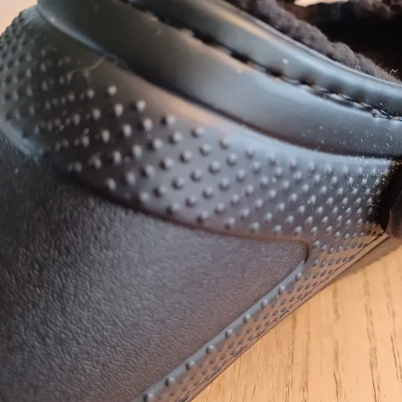 UNISEX DUAL COMFORT CLASSIC CROCS SIZE MEN'S 10 WOMENS 12
