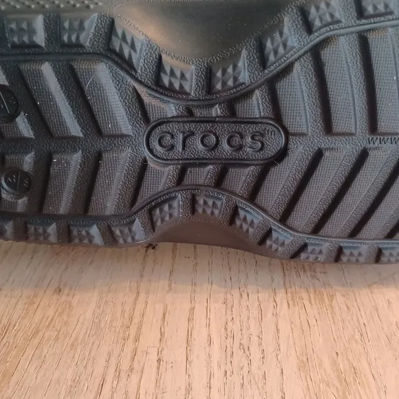UNISEX DUAL COMFORT CLASSIC CROCS SIZE MEN'S 10 WOMENS 12