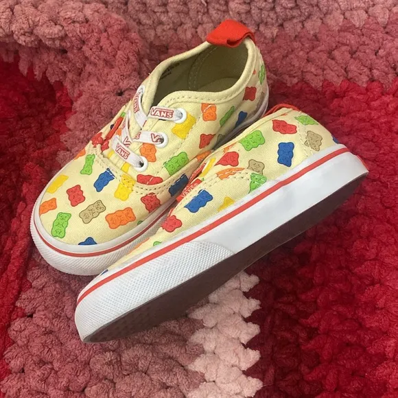 VANS 4 Haribo Hooded sweatshirt, 2T T-shirt, 7.5c Shoes