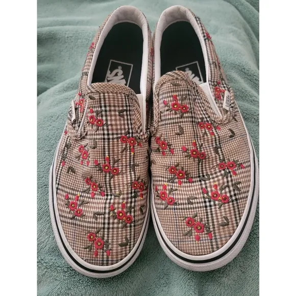 Vans Checkered Slip-On Shoes with Floral Design Embroidered Size 6 Womems Tan