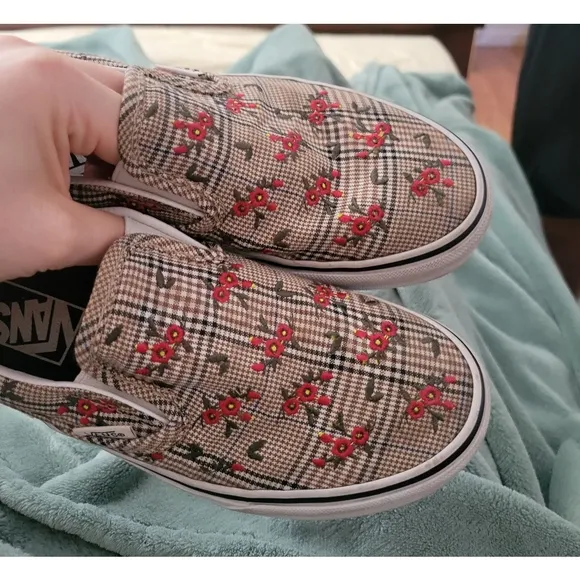 Vans Checkered Slip-On Shoes with Floral Design Embroidered Size 6 Womems Tan