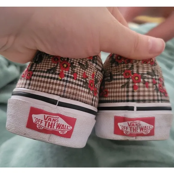 Vans Checkered Slip-On Shoes with Floral Design Embroidered Size 6 Womems Tan