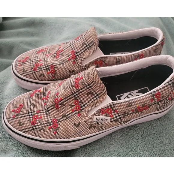 Vans Checkered Slip-On Shoes with Floral Design Embroidered Size 6 Womems Tan