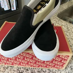 Vans Pro x Shake Junt slip on skate black/gold shoes  men size 7.5 NIB.