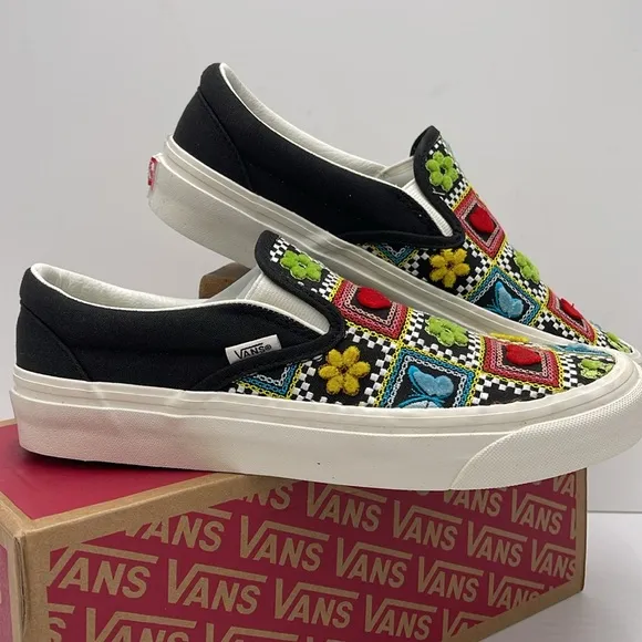Vans WMNS Black Multicolor Classic Slip-OnCraft Multi BlackVN0A7Q58F3H Sneaker