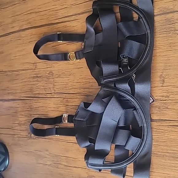 Victoria's secret very sexy strappy open cup demi bra 32 DD BLACK