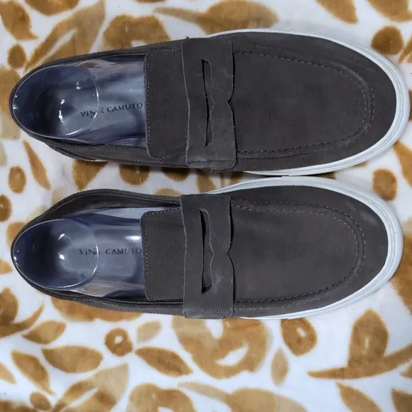 VINCE CAMUTO Men's Gray Loafers