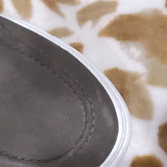 VINCE CAMUTO Men's Gray Loafers