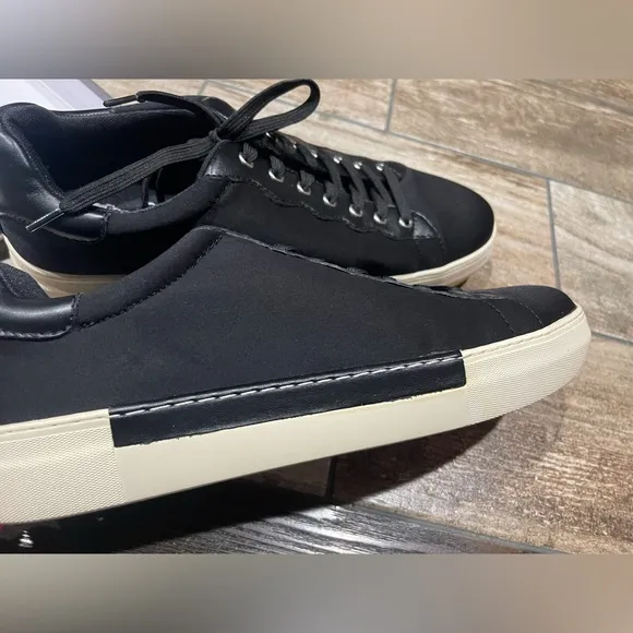 🖤Vince Camuto Senlie Comfort Sneakers Women's Size 11 M Black NEW🖤