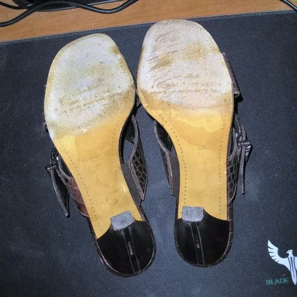 Vintage Donald Pliner  leather metallic snakeskin lcontour 3 1/2&quot; sandals heels
