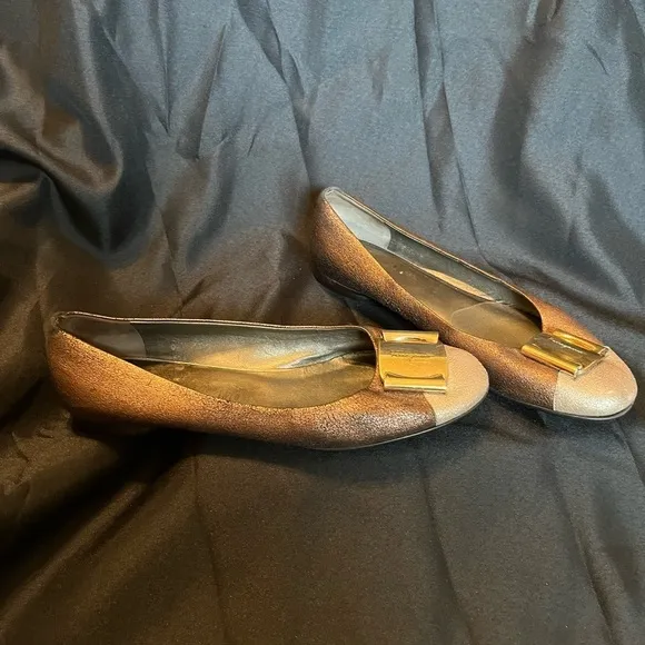 VINTAGE~ FERRAGOMO’S~BRONZE LOAFERS~SIZE 9.5