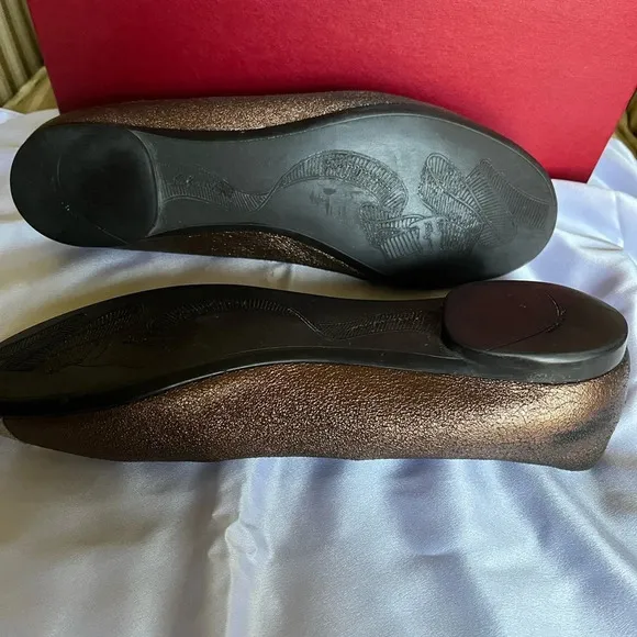 VINTAGE~ FERRAGOMO’S~BRONZE LOAFERS~SIZE 9.5
