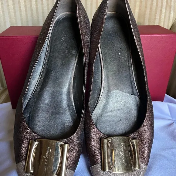VINTAGE~ FERRAGOMO’S~BRONZE LOAFERS~SIZE 9.5