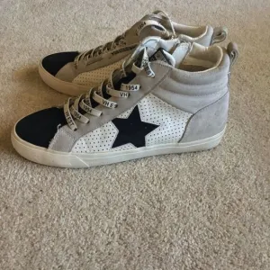 VINTAGE HAVANA Womens Lester Perforated High Slip On Sneakers- Grey and Black