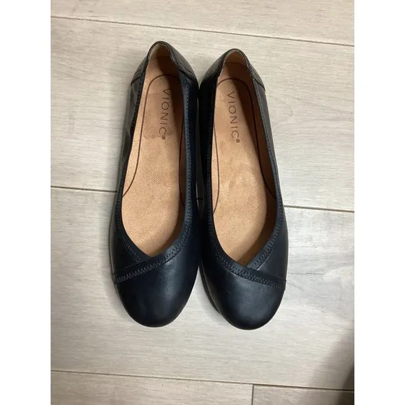 Vionic Caroll Leather Ballet Flats 7.5  slip on loafers Orthotic Arch Support