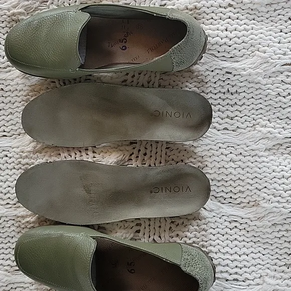 Vionic Elora Leather Olive Green Loafers Womens Size 6.5 NWOT