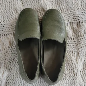 Vionic Elora Leather Olive Green Loafers Womens Size 6.5 NWOT