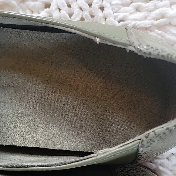 Vionic Elora Leather Olive Green Loafers Womens Size 6.5 NWOT