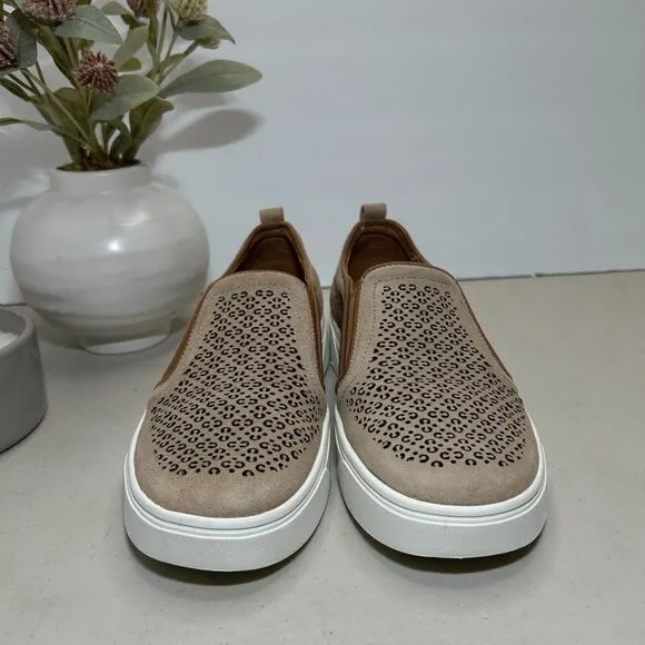 Vionic Kimmie Perf Loafer Slip On Shoes Perforated Suede Beige Women's 7 NWOB