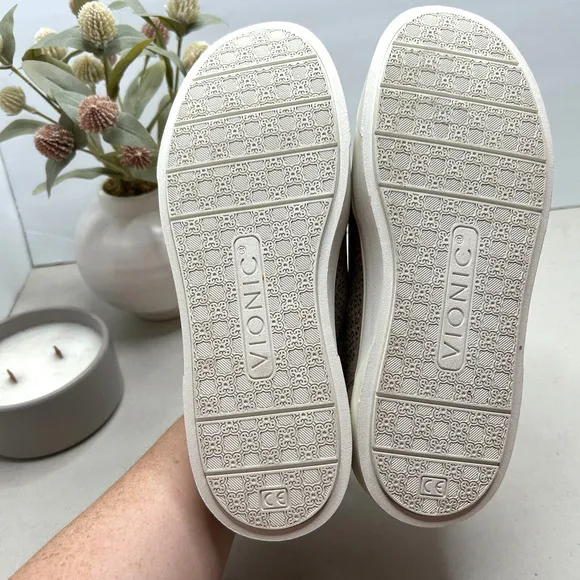Vionic Kimmie Perf Loafer Slip On Shoes Perforated Suede Beige Women's 7 NWOB