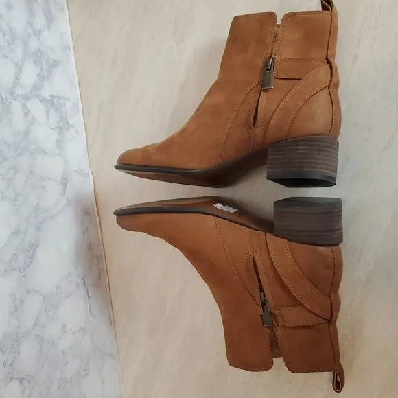 Vionic Sienna Boots Womens 7 Tan Brushed Leather Waterproof Buckle Boho Festival