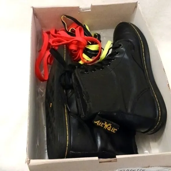 VNTG Dr. Martens Black Ankle Boots Sz 6 Goth Grunge Casual AIR WAIR Punk Retro