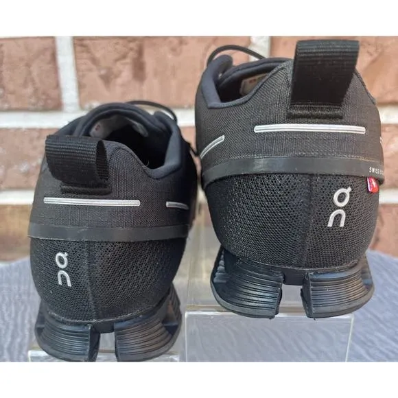 Women's OC On Clouds Black Waterproof Athletic Sneaker Size 9