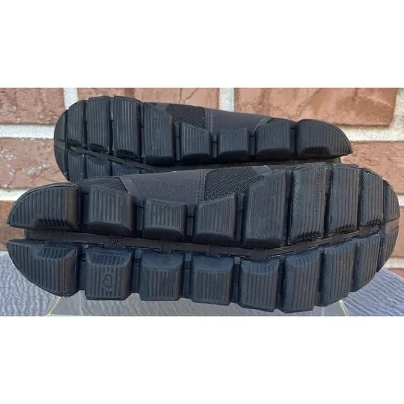 Women's OC On Clouds Black Waterproof Athletic Sneaker Size 9