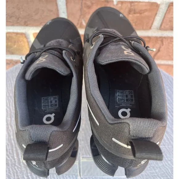 Women's OC On Clouds Black Waterproof Athletic Sneaker Size 9