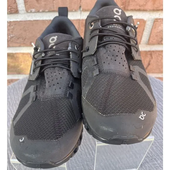 Women's OC On Clouds Black Waterproof Athletic Sneaker Size 9