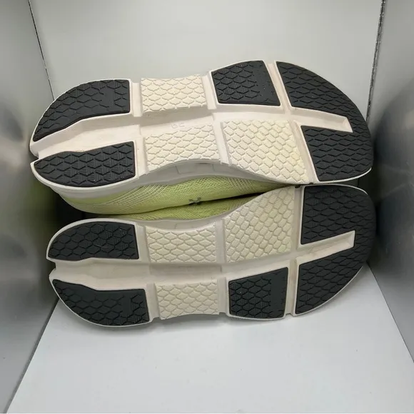Women’s On Cloudgo Running Shoes Size 10.5