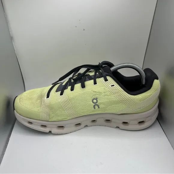 Women’s On Cloudgo Running Shoes Size 10.5