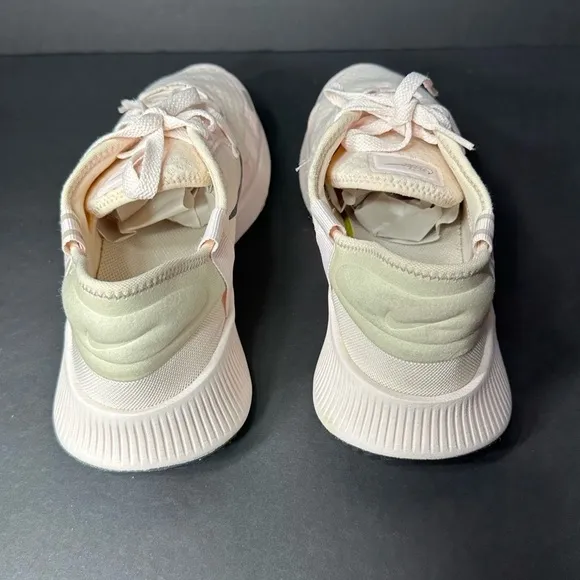 Women's pink  cream Athletic Shoes size10 pre owned Exellent conditions