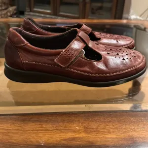 Womens SAS Mary Janes Leather Shoes. Size 10.5