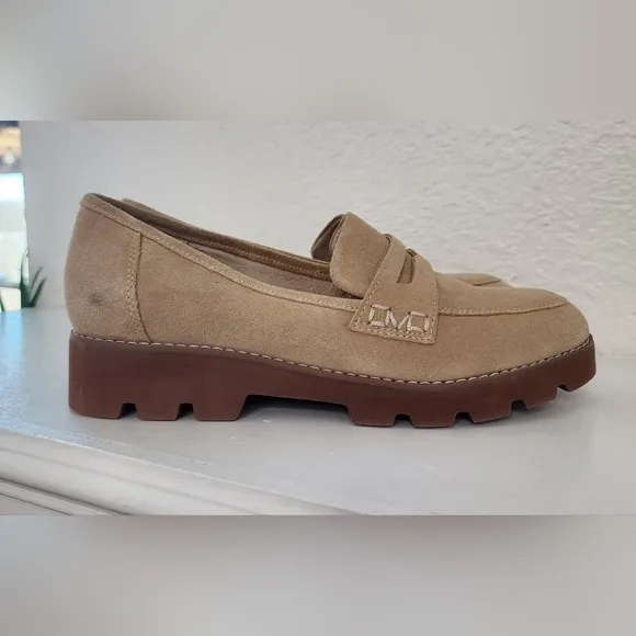 Women's Vionic Cheryl II Tan Suede Penny Loafer Size 7
