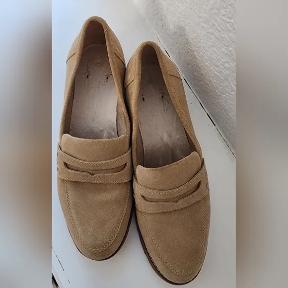 Women's Vionic Cheryl II Tan Suede Penny Loafer Size 7